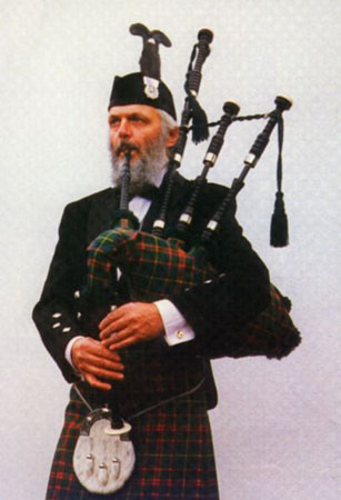 highland_piper